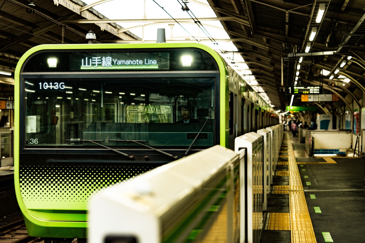 Yamanote line platform Tokyo
