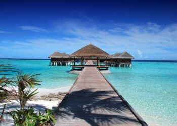Sunny beach and turquoise water in Bali