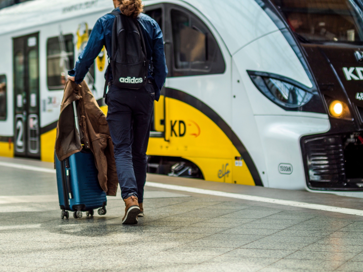 traveler suitcase train platform connection